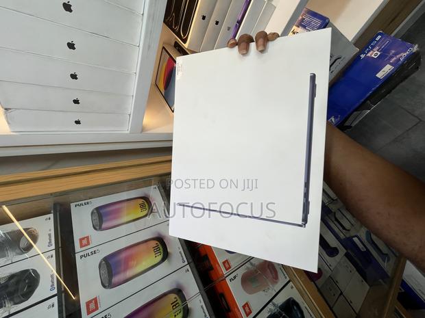 New Laptop Apple MacBook Air 2025 M4 13-Inch 16GB Apple M4 SSD 256GB · Photo 3