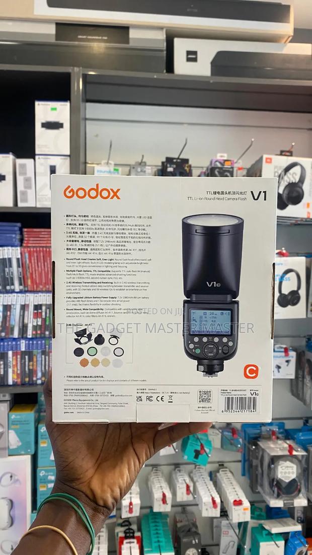 Godox V1 Round Head Camera Flash · Photo 2