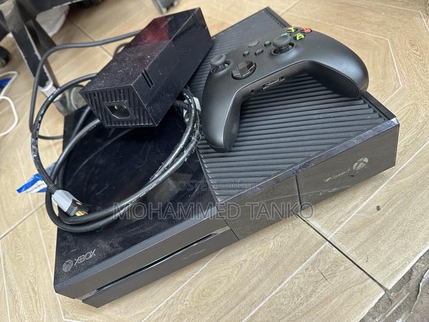 Xbox1 Game Console Loaded With 5 Games · Photo 1