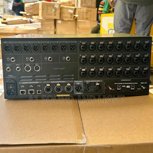 Behringer Wing Rack 48 - Channels Digital Mixer · Photo 3