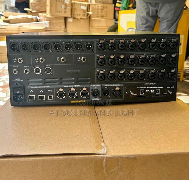 Behringer Wing Rack 48 - Channels Digital Mixer · Photo 2