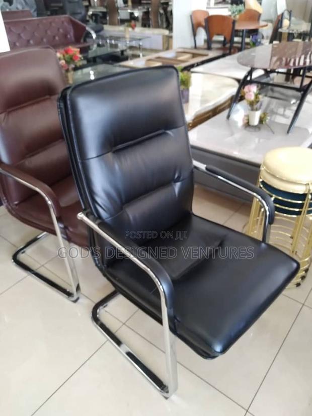 Solid and Strong Visitors Chair for Your Offices · Photo 1