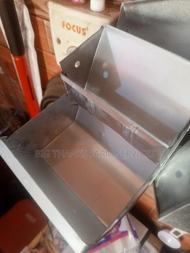 Metallic J Feeders Rabbit/Grassc · Photo 1