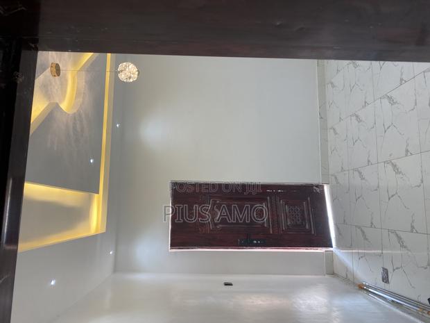 Executive One Bedroom Self Contained With Installed Ac · Photo 5