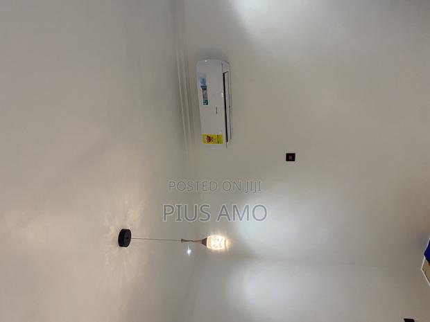 Executive One Bedroom Self Contained With Installed Ac · Photo 4