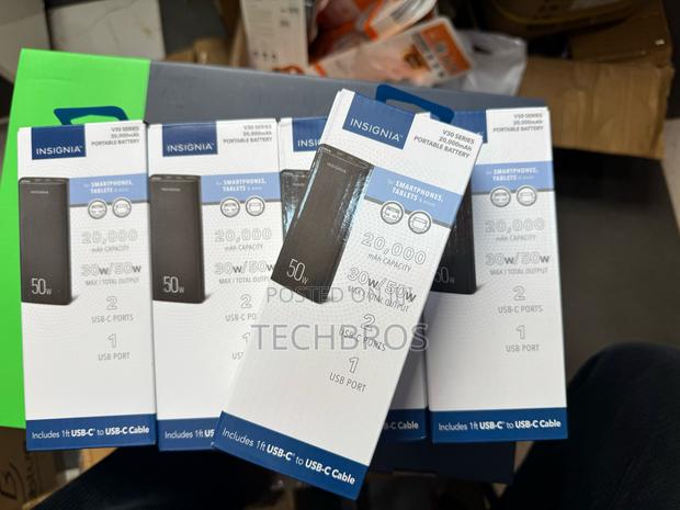 50wh Original Insignia Power Ban 20,000mah · Photo 1