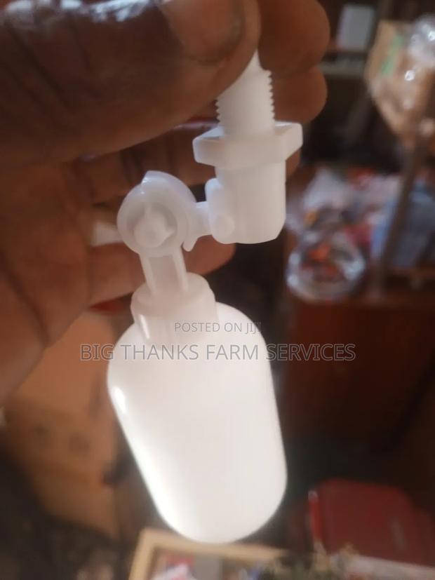 Floating Ball For Automatic Animals Drinkers · Photo 1