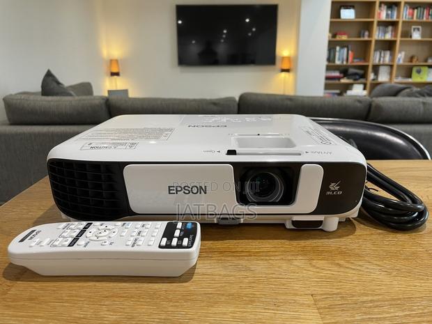 Epson Powerful Projector From Uk With Warranty (Free Delivery) · Photo 1