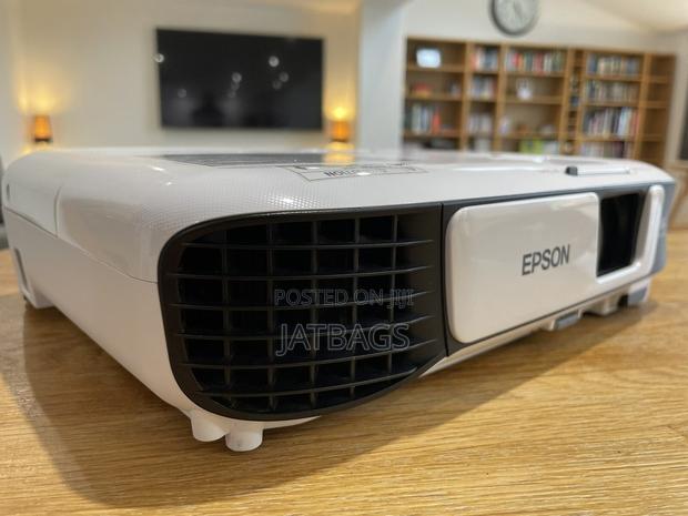 Epson Powerful Projector From Uk With Warranty (Free Delivery) · Photo 3