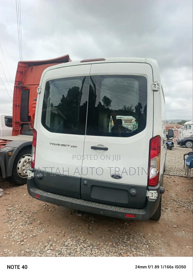Ford Transit 2013 White · Photo 3