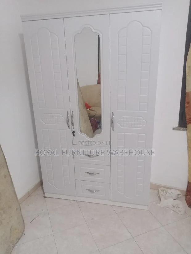 Foreign Wood Fixed Wardrobe · Photo 1