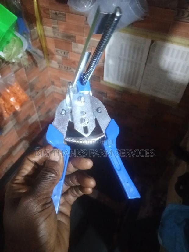 Wire Mesh Pliers · Photo 1