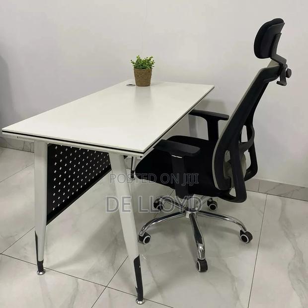 120 Cm by 60 Cm Modern Office Table · Photo 2