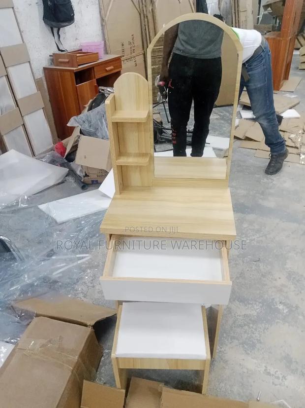 Cute and Small Dress Table · Photo 2