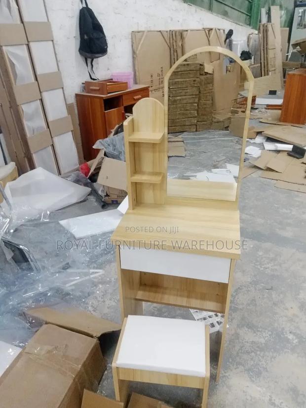 Cute and Small Dress Table · Photo 1