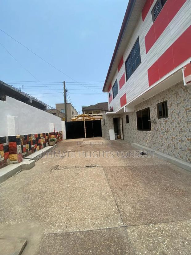 15 Bedrooms House for Sale at Kwashieman · Photo 1