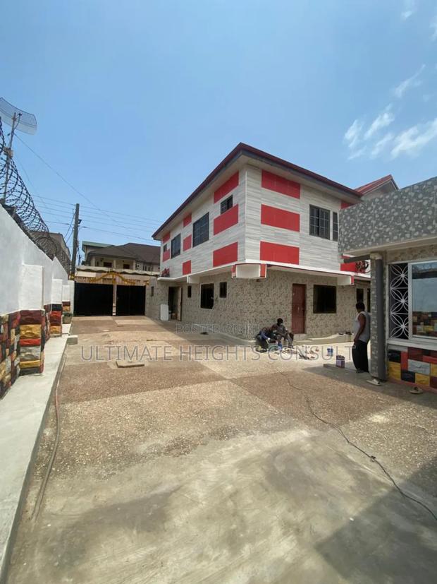 15 Bedrooms House for Sale at Kwashieman · Photo 2