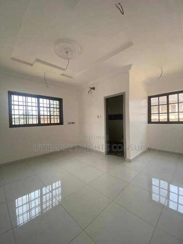 15 Bedrooms House for Sale at Kwashieman · Photo 7