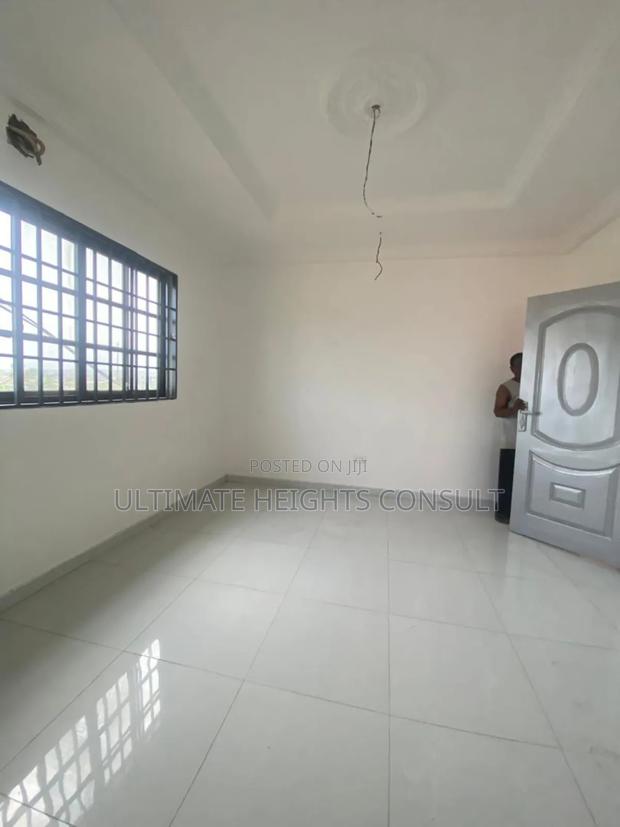 15 Bedrooms House for Sale at Kwashieman · Photo 8
