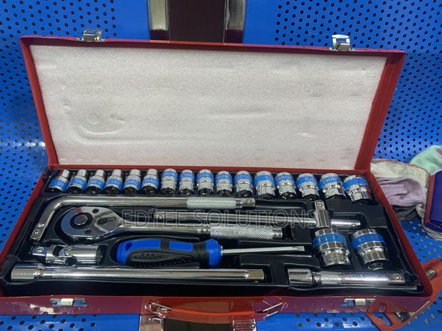 Metallic Case 24pcs Chrome Vanadium 1/2” Dr Socket Set · Photo 4