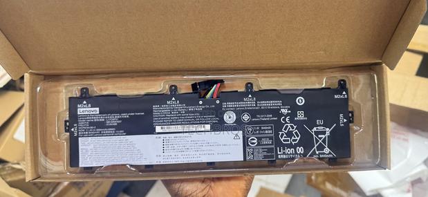 Original Lenovo Thinkpad Battery For P72/P73 - L17c6p52 · Photo 1