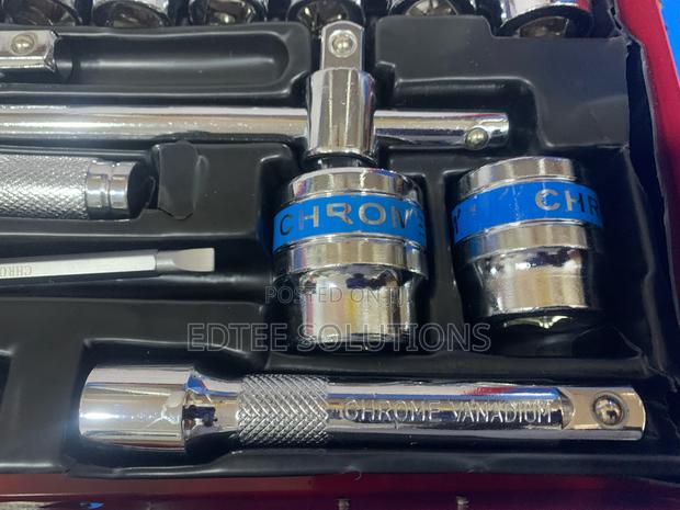 Metallic Case 24pcs Chrome Vanadium 1/2” Dr Socket Set · Photo 5