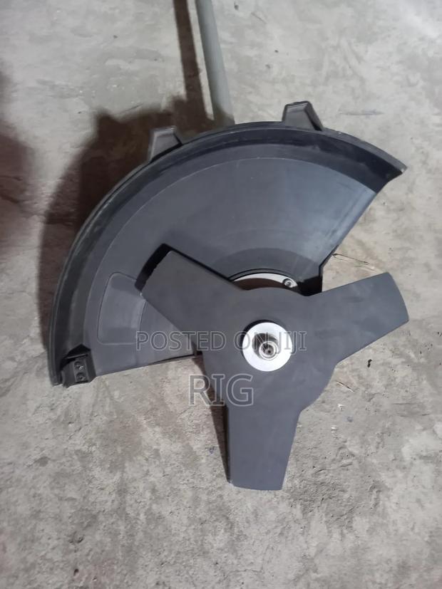 Rechargeable Brushless Lawn Mower · Photo 3
