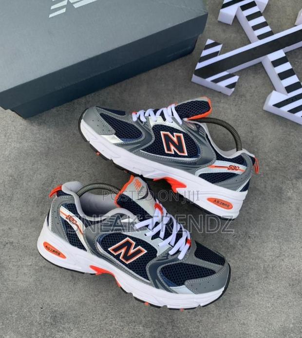 New Balance 530 Black Orange and Black · Photo 2