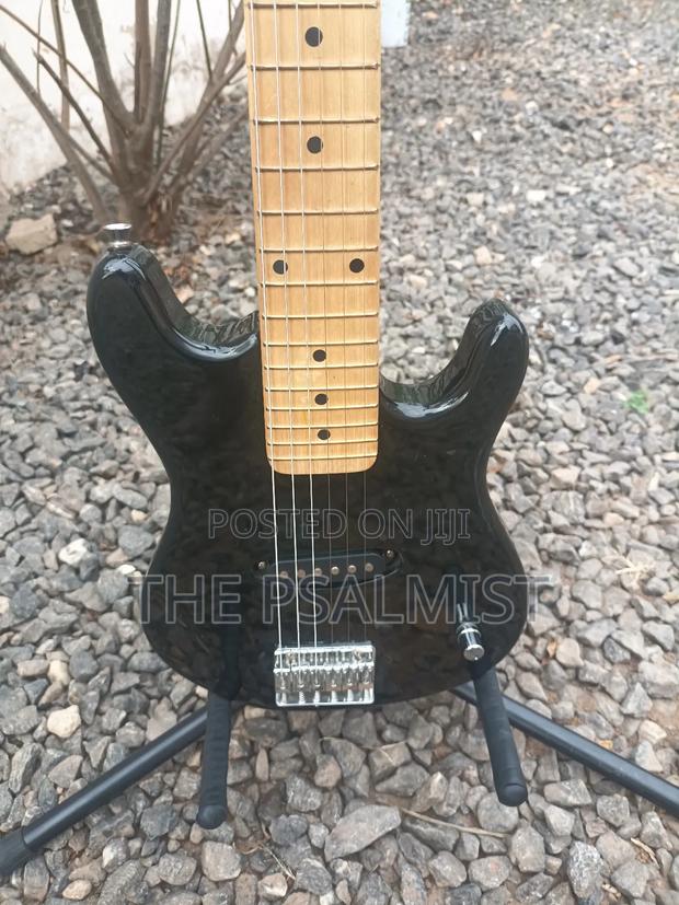 Elevation Mini Electric Guitar · Photo 4