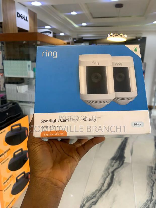 Ring Spotlight Cam Plus · Photo 1
