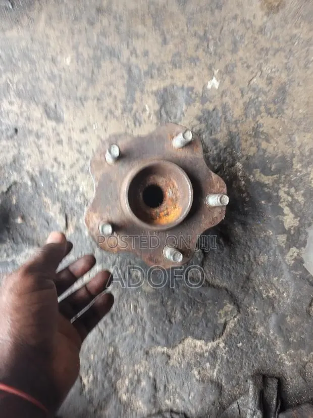 Nissan Rogue Back Hub 2008 to 2015 · Photo 1