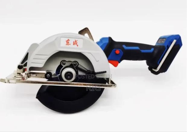 Cordless Brushless Circular Saw · Photo 4