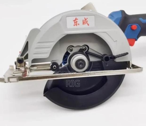 Cordless Brushless Circular Saw · Photo 5