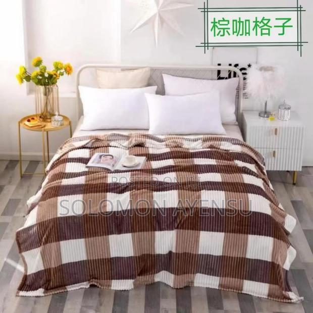 Quality Luxurious 3 Pieces Blanket Set Available in Different Colours · Photo 1