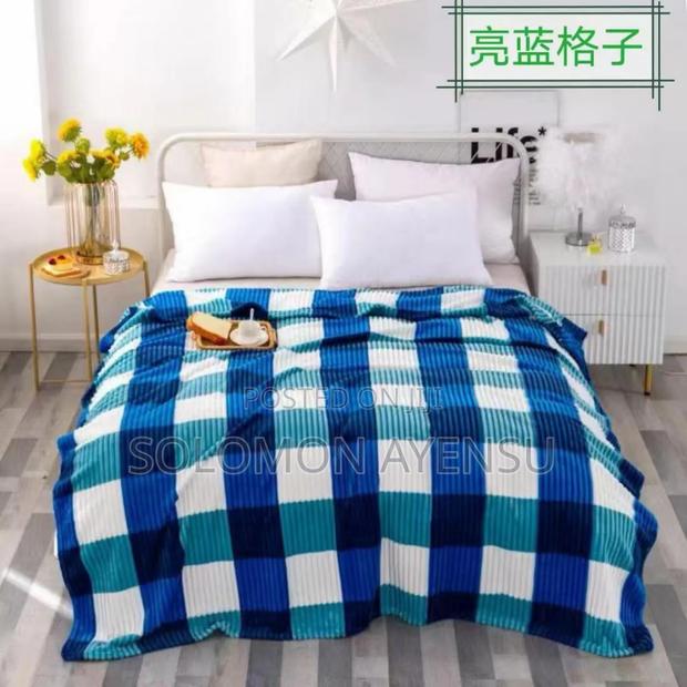 Quality Luxurious 3 Pieces Blanket Set Available in Different Colours · Photo 2