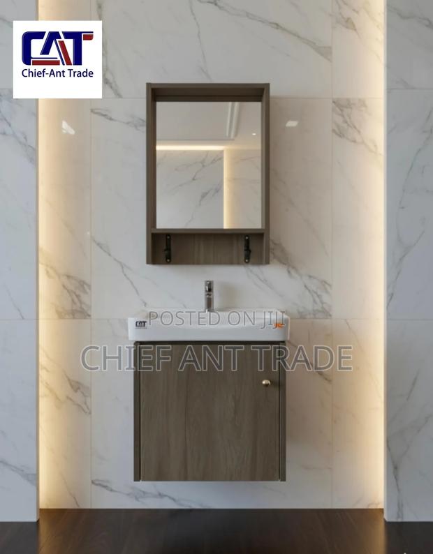 Small Cabinet Basin With Mirror 43 · Photo 1