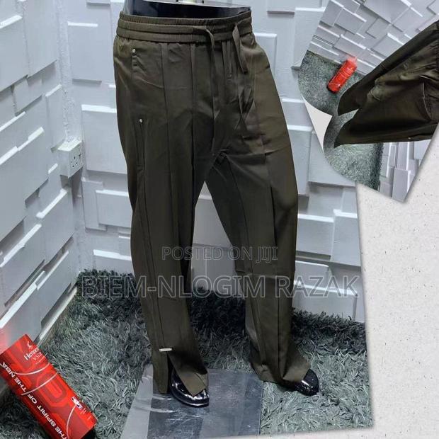 High Quality Plain Joggers Available in Stock · Photo 4