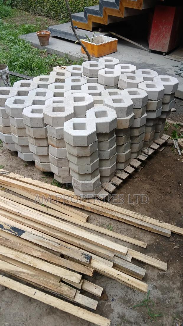 Pavement Blocks, Slabs and Curbs · Photo 4