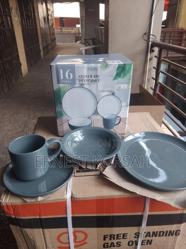 16 PCS Stoneware Dinner Set · Photo 1