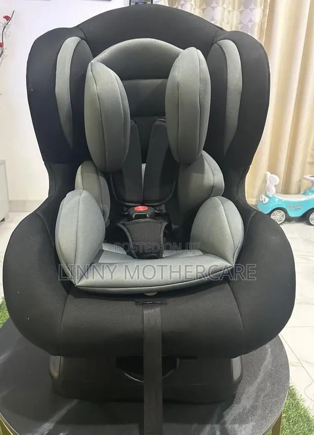 Infant-to-Toddler 360 Rotation Car Seat · Photo 3