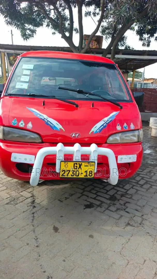 Hyundai H-100 2004 Red · Photo 1