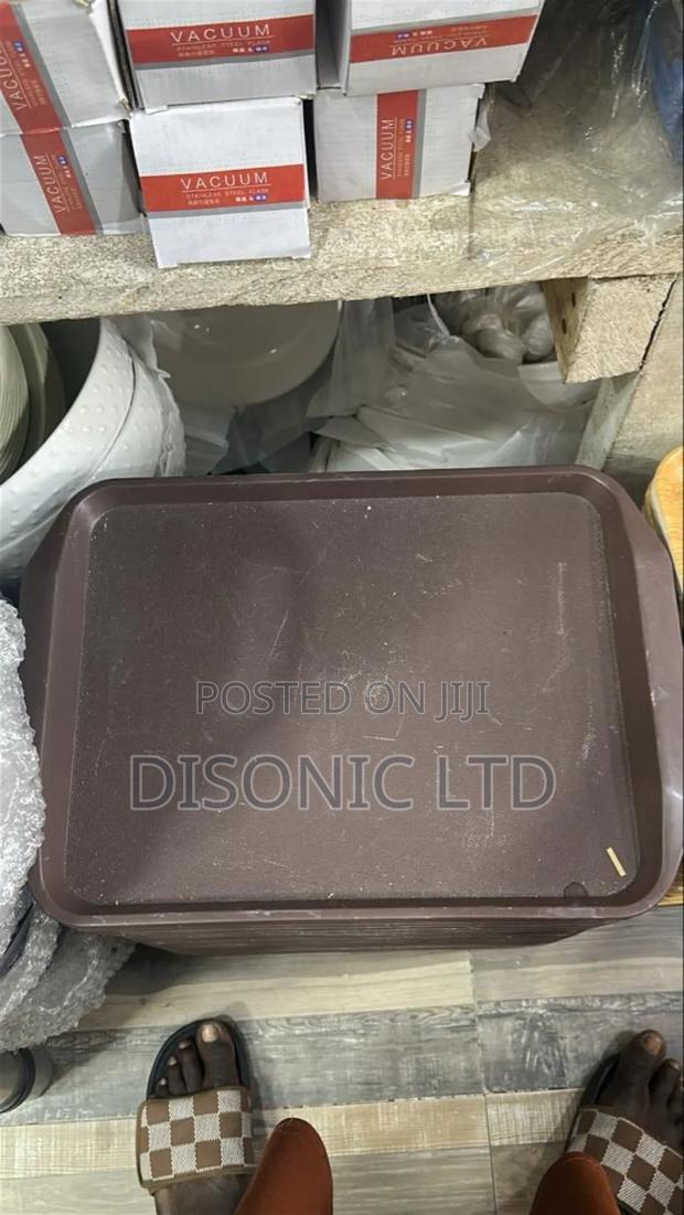 Plastic Serving Trays · Photo 3