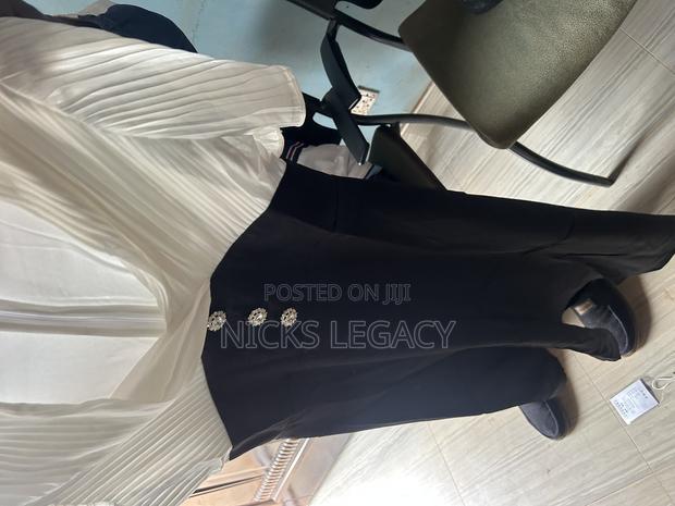 White /Black Dress · Photo 2