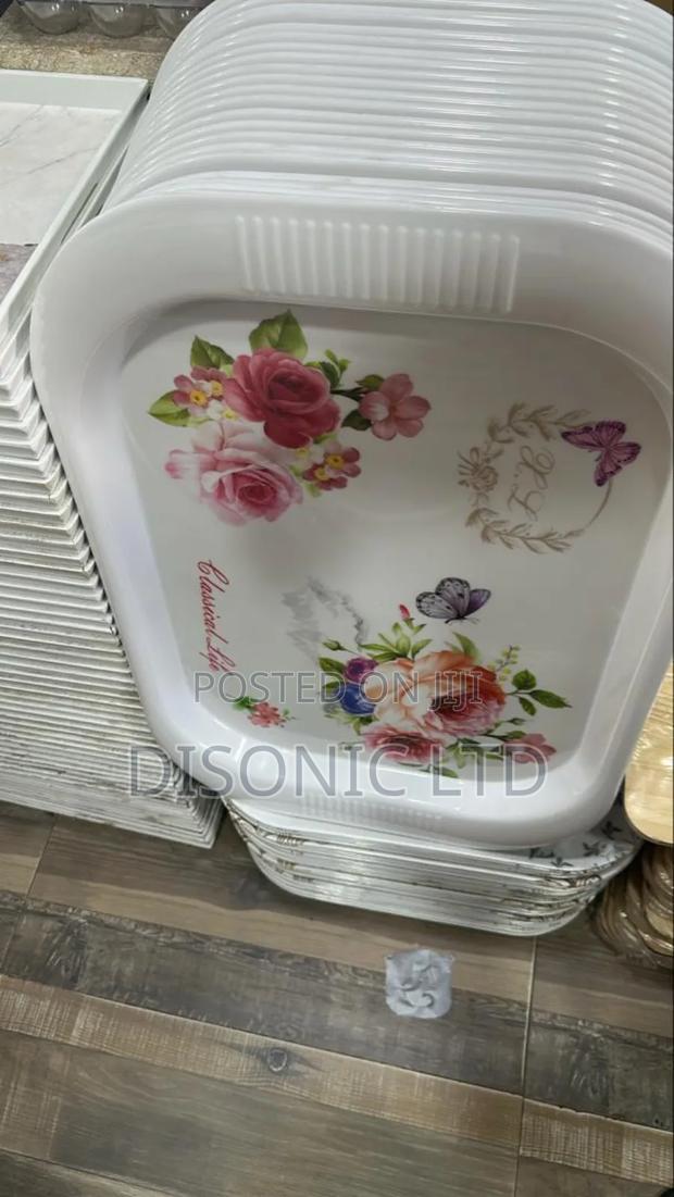 Plastic Serving Trays · Photo 1