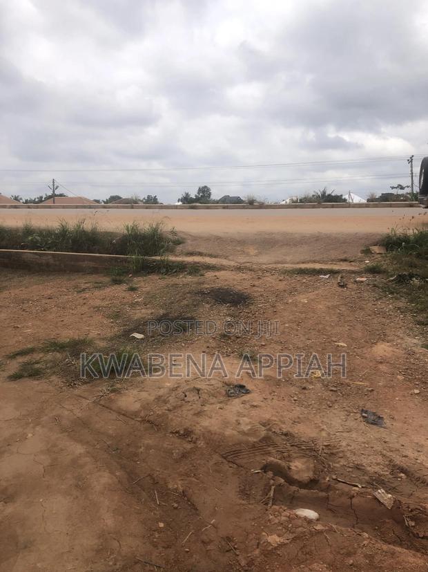 Plots Of Land Is On Sales At Lakeroad On Main Road · Photo 3