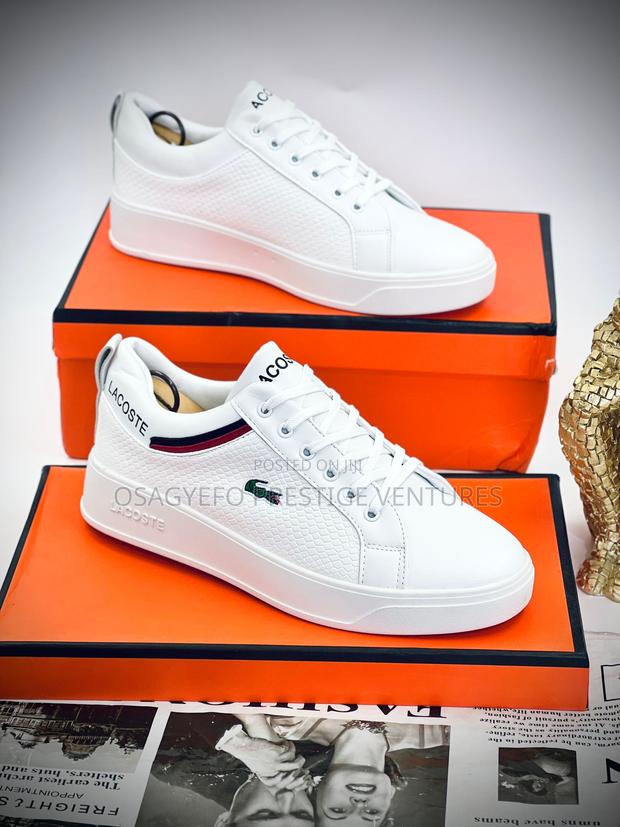 Lacoste All White Sneaker · Photo 2