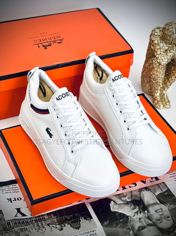 Lacoste All White Sneaker · Photo 3