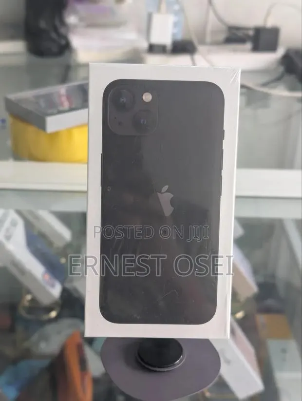 New Apple iPhone 13 128 GB Black · Photo 1