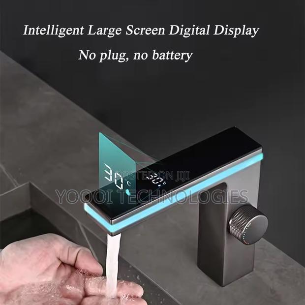 Intelligence Led Display Faucet Tap Mixer · Photo 1