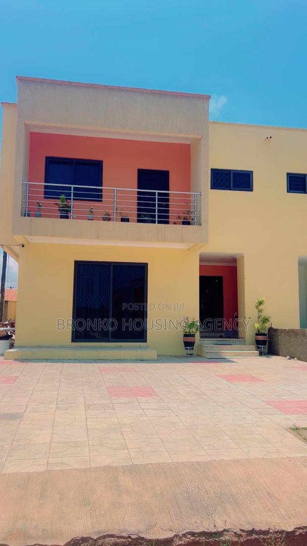 Furnished 3bdrm Townhouse / Terrace in Bronko Housing, Sakumono · Photo 2